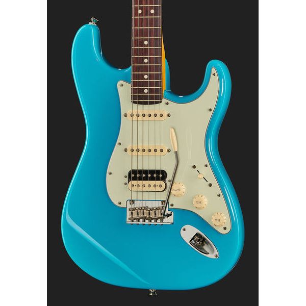 La guitare électrique Fender AM Pro II Strat HSS MBL Avis & Test