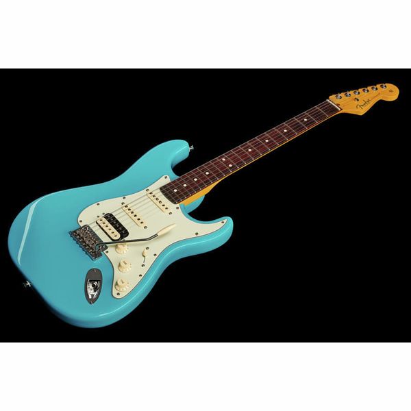 La guitare électrique Fender AM Pro II Strat HSS MBL Avis & Test