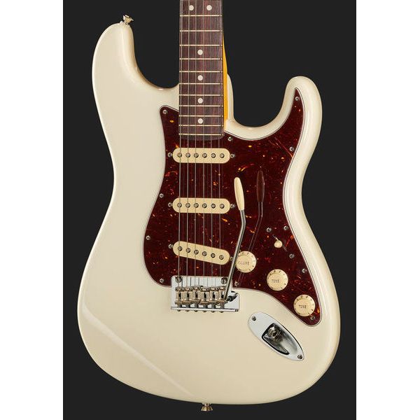 Fender AM Pro II Strat OWT (Guitare électrique) / Test & Avis