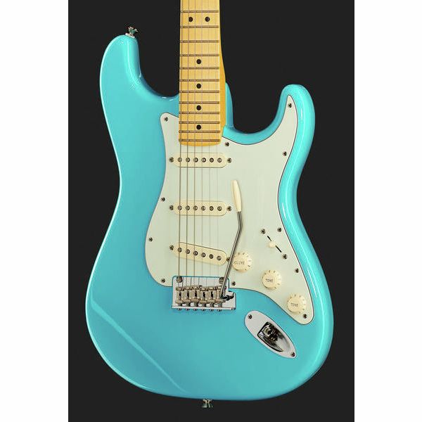 La guitare électrique Fender AM Pro II Strat MN MBL Avis et Test