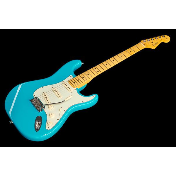 La guitare électrique Fender AM Pro II Strat MN MBL Avis et Test