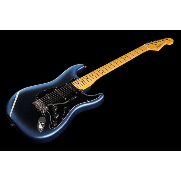 La guitare électrique Fender AM Pro II Strat MN DK NIT Avis et Test