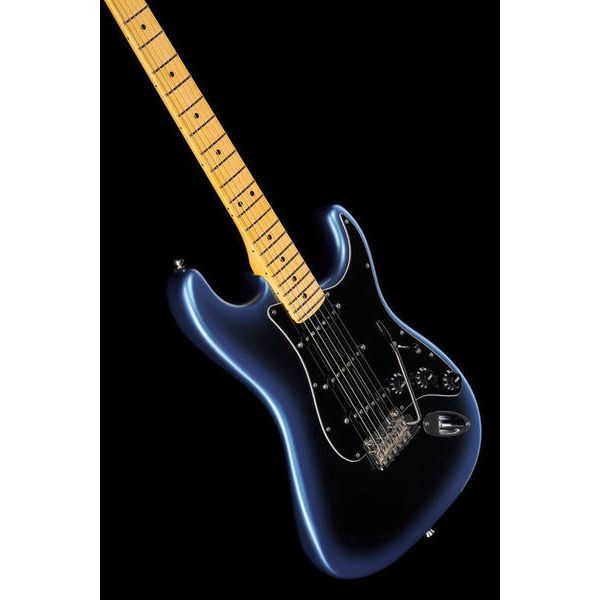 La guitare électrique Fender AM Pro II Strat MN DK NIT Avis et Test