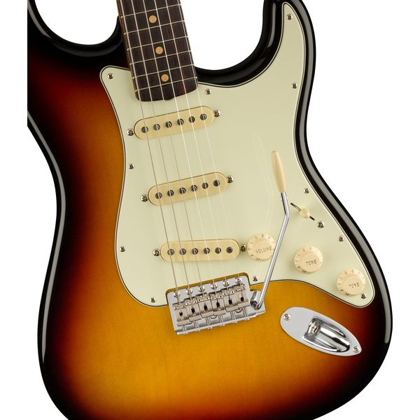 Fender AV II 61 STRAT RW WT3TB (Guitare électrique) Avis & Test