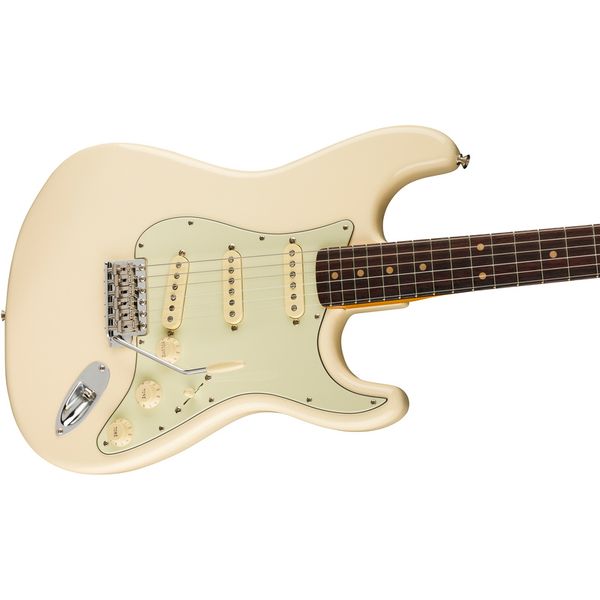 La guitare électrique Fender AV II 61 STRAT RW OWT / Test, Avis et Comparatif