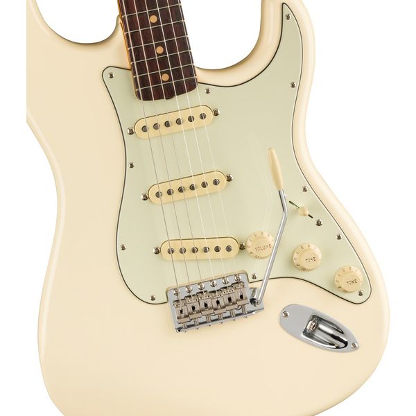 La guitare électrique Fender AV II 61 STRAT RW OWT / Test, Avis et Comparatif