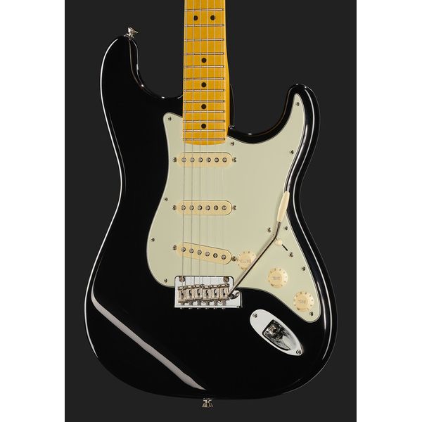 La guitare électrique Fender AM Pro II Strat MN BLK - Test, Avis & Comparatif