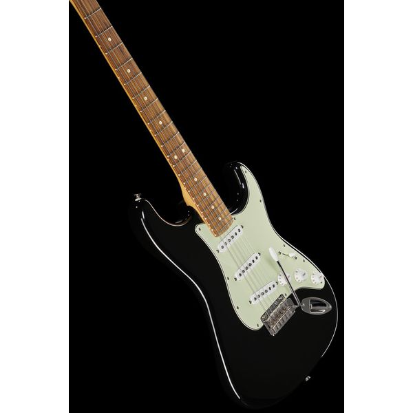 La guitare électrique Fender LTD Player Strat BK Test, Avis