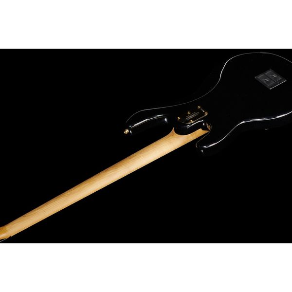 Avis sur Music Man Stingray 4 H Special Jackpot - Test basse électrique